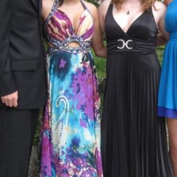 Floral printed prom dress with hand beaded strapping. - Picture 4 of 4